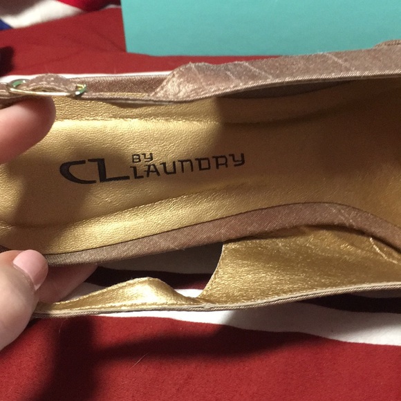 CL BY LAUNDRY Wedges - Picture 5 of 5